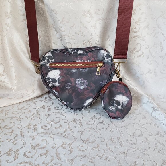 Heart shape Scull & Roses Crossbody bag & Change purse. Adjustable strap - Picture 5 of 13